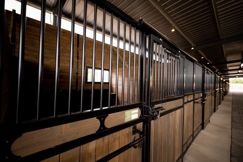 Arena stall fronts
